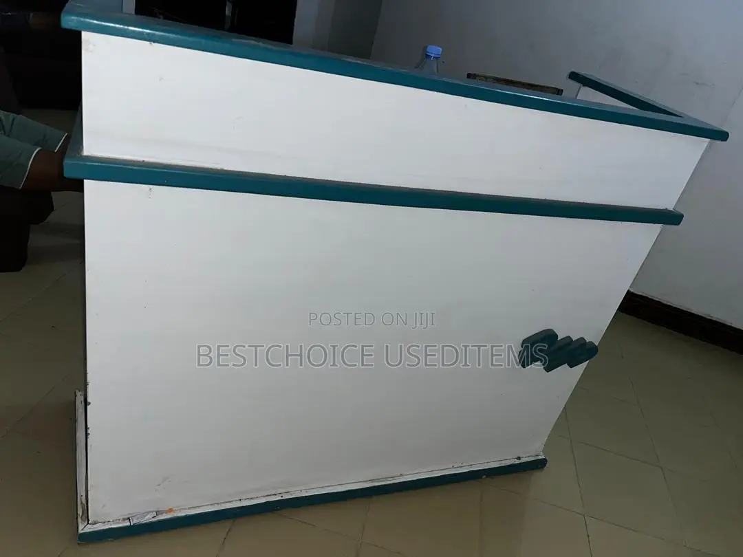 Reception Table Mbao Ngumu Nzuri Mnoo Bado