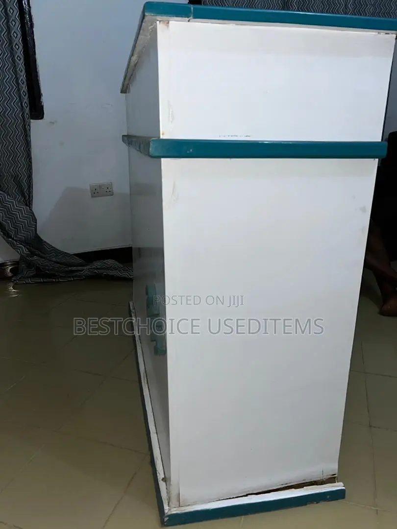 Reception Table Mbao Ngumu Nzuri Mnoo Bado