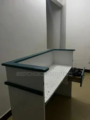 Reception Table Mbao Ngumu Nzuri Mnoo Bado