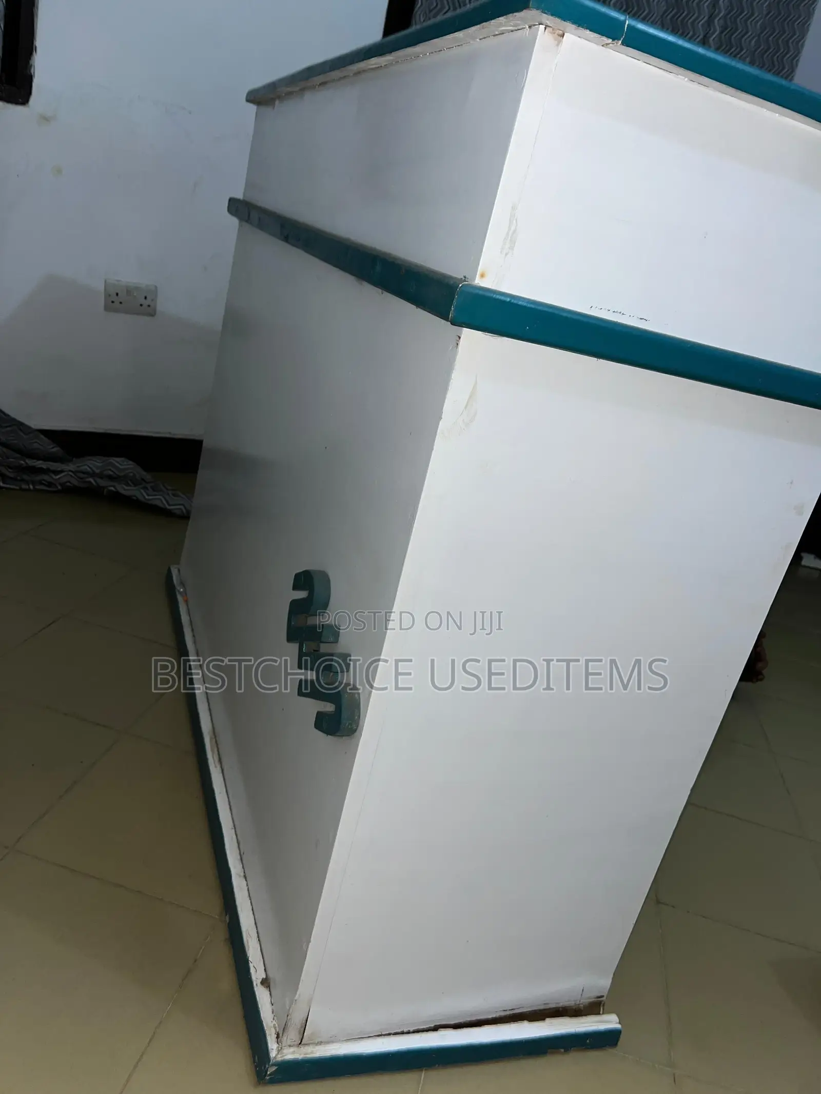 Reception Table Mbao Ngumu Nzuri Mnoo Bado