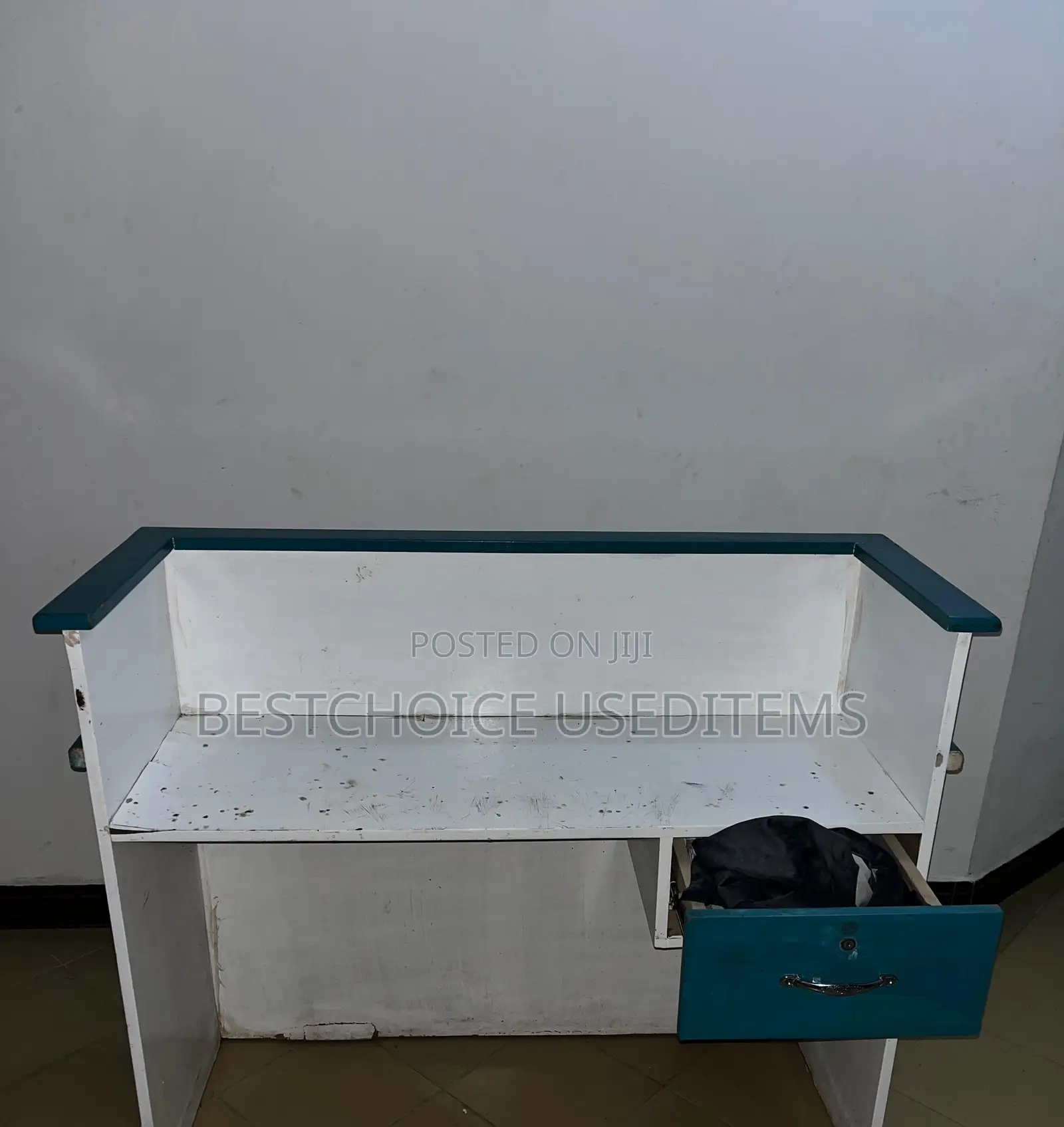 Reception Table Mbao Ngumu Nzuri Mnoo Bado