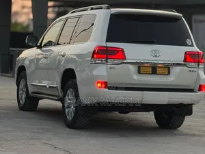 Toyota Land Cruiser 2017 White