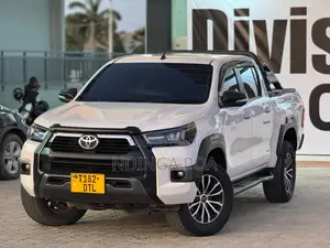 Photo - Toyota Hilux 2017 White