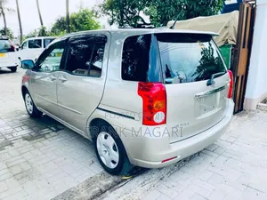 Toyota Raum 2003 Gold