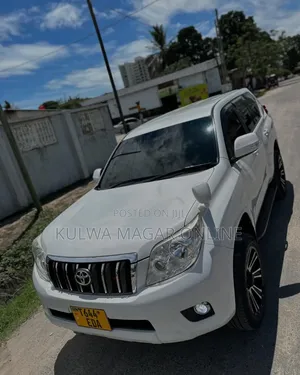 Toyota Land Cruiser Prado 2013 White