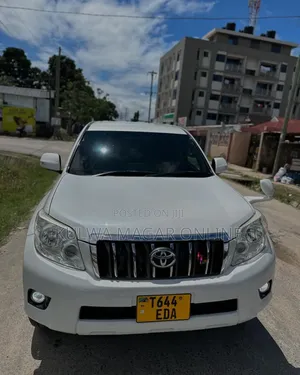 Toyota Land Cruiser Prado 2013 White