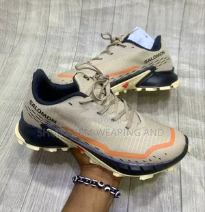 Salomon Sneakers/Shoes
