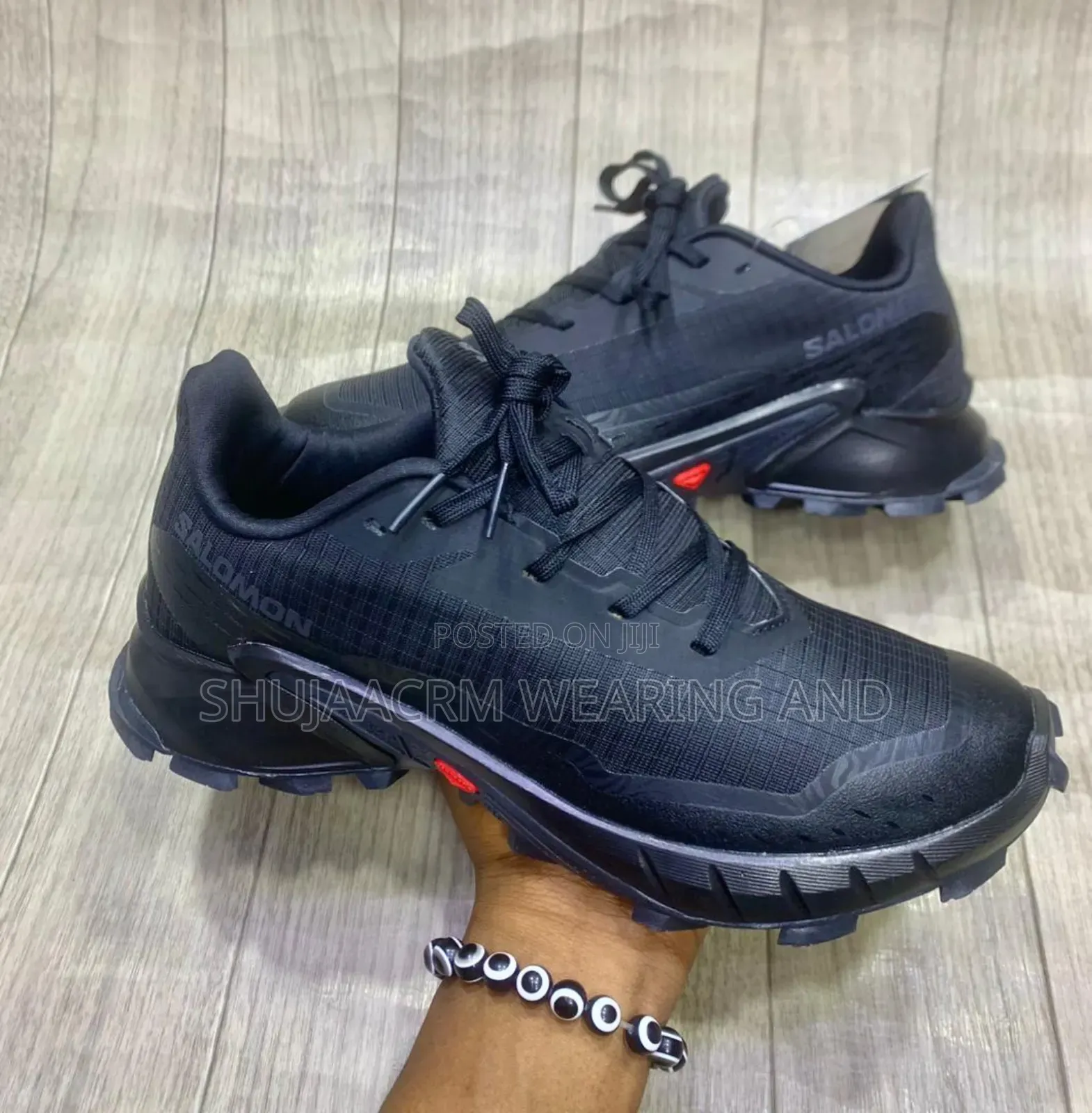 Salomon Sneakers/Shoes