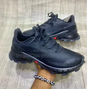 Salomon Sneakers/Shoes