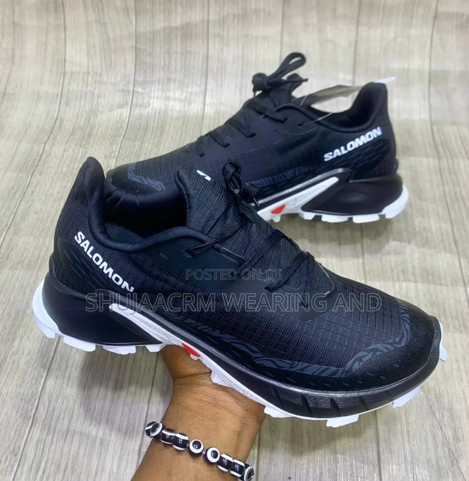 Salomon Sneakers/Shoes