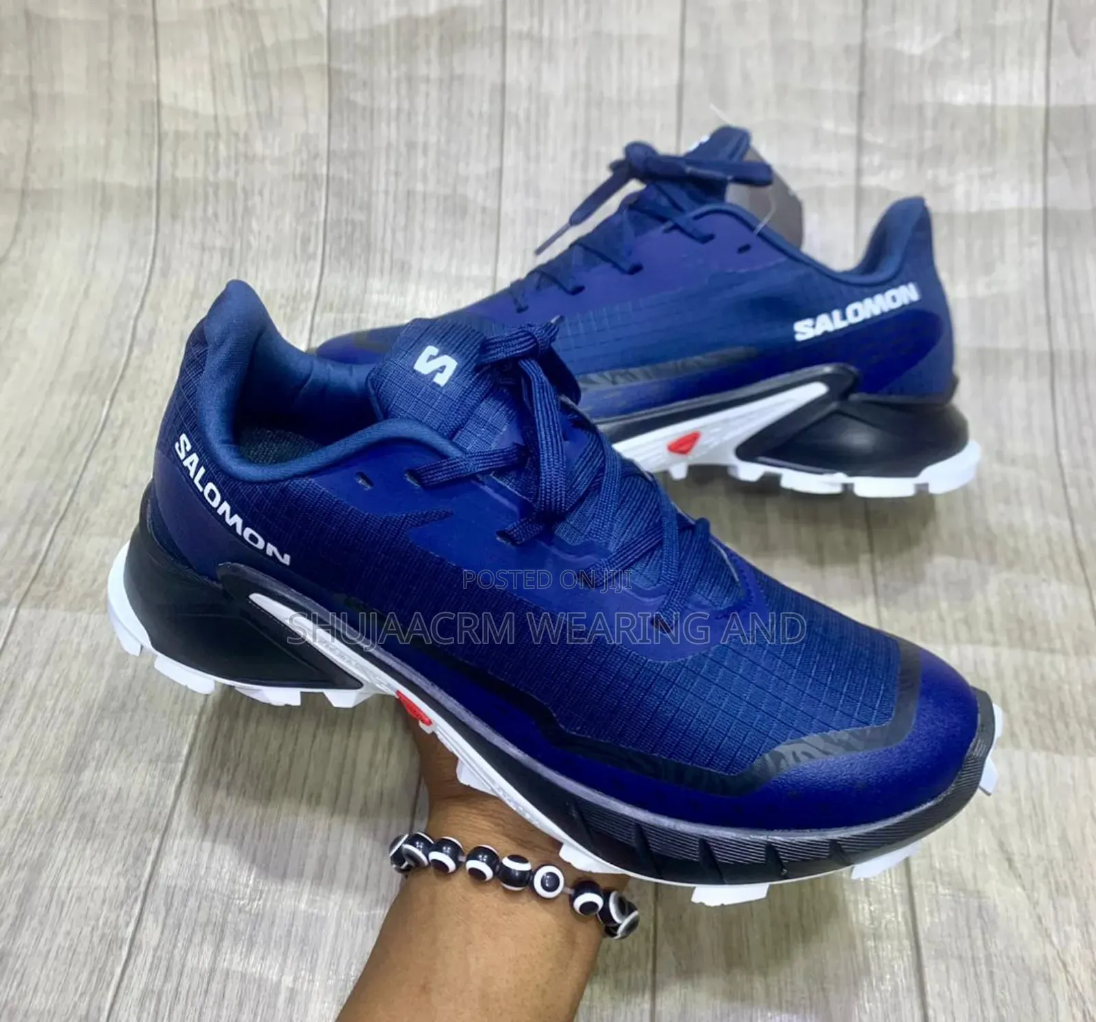 Salomon Sneakers/Shoes