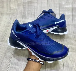 Salomon Sneakers/Shoes