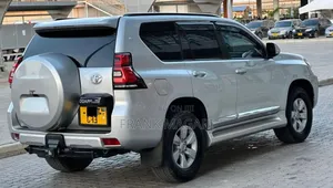 Toyota Land Cruiser Prado 2.8 2019 Silver