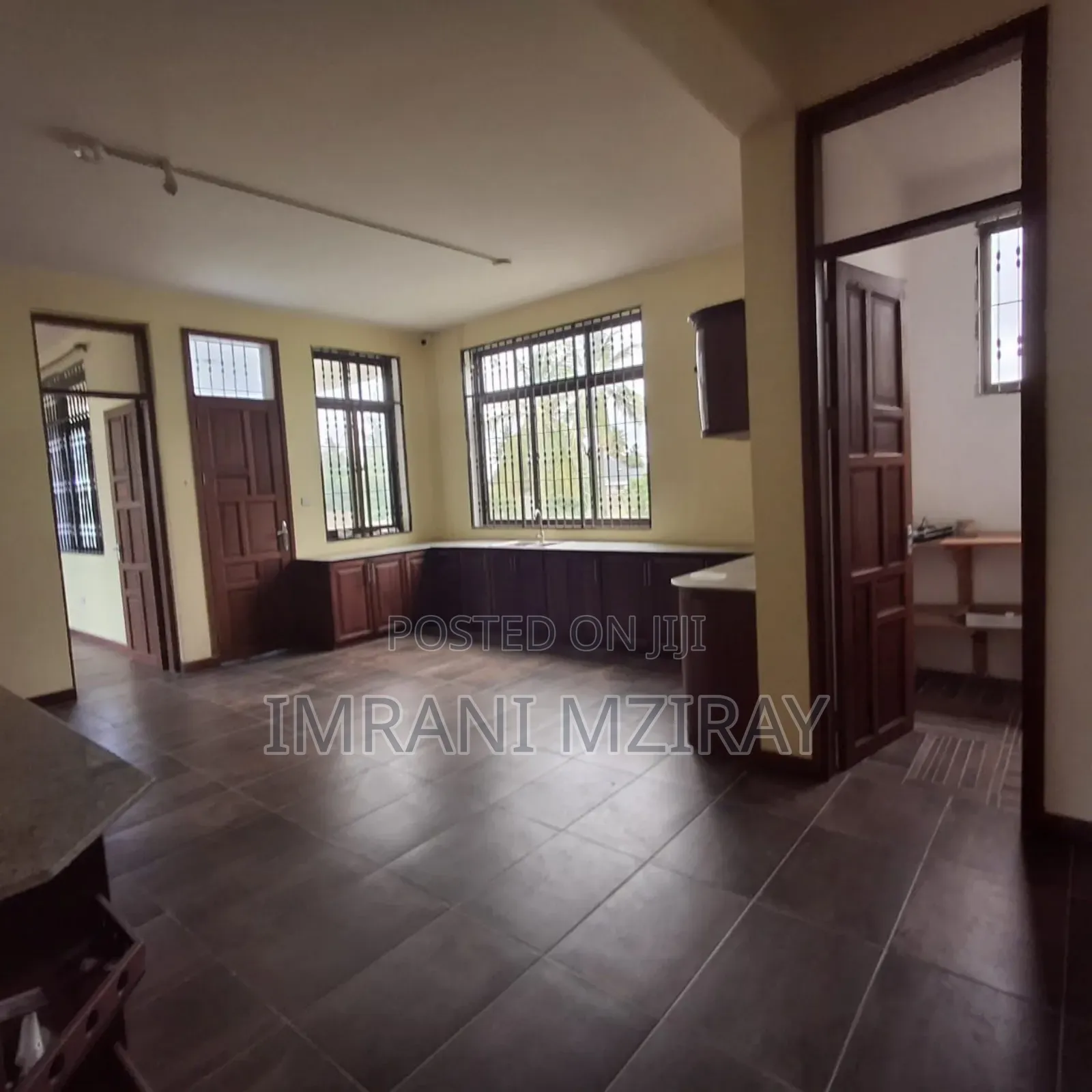 5bdrm Townhouse / Terrace in Masaki for rent