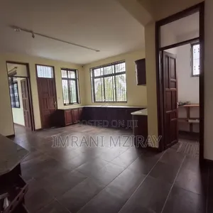 5bdrm Townhouse / Terrace in Masaki for rent