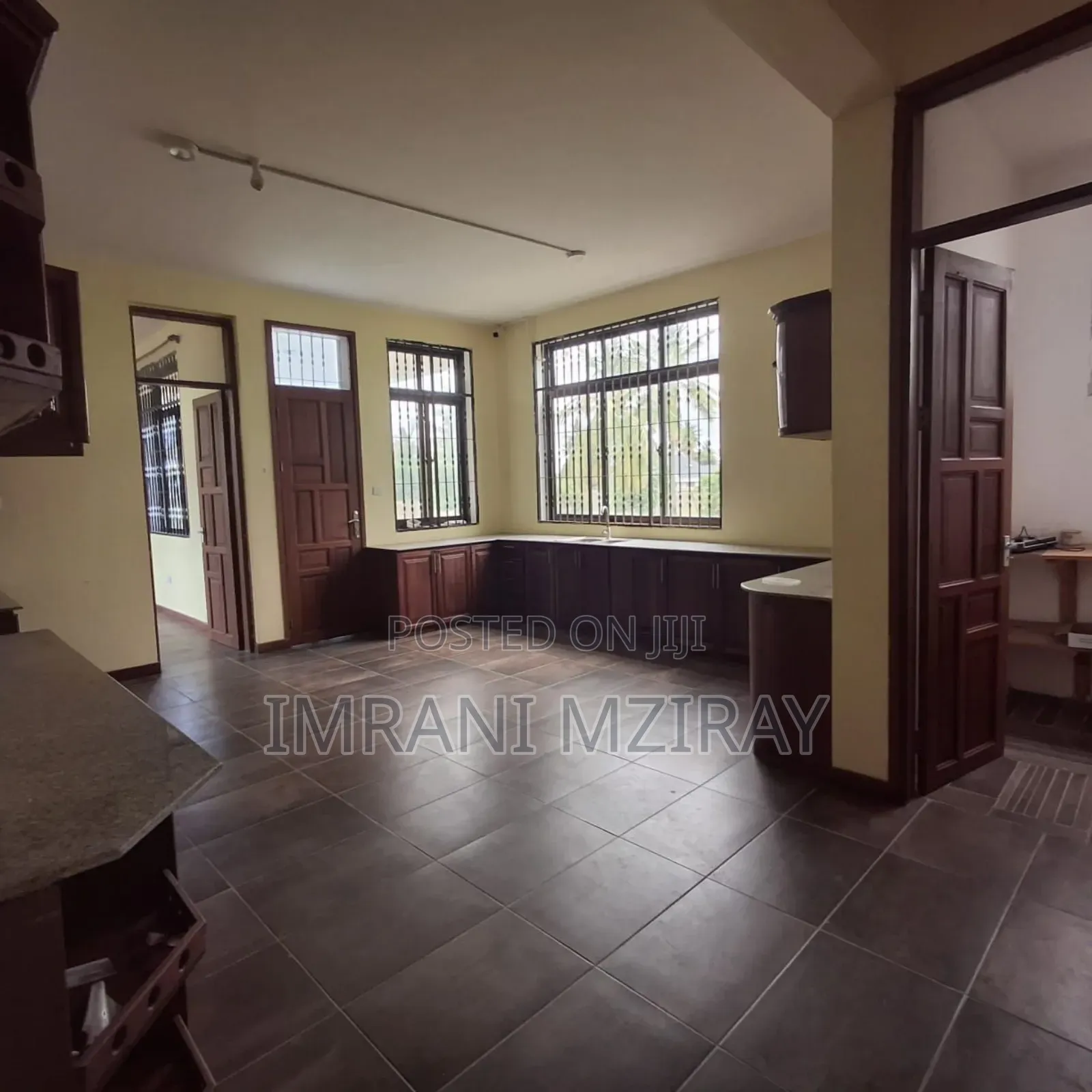 5bdrm Townhouse / Terrace in Masaki for rent