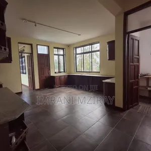 5bdrm Townhouse / Terrace in Masaki for rent