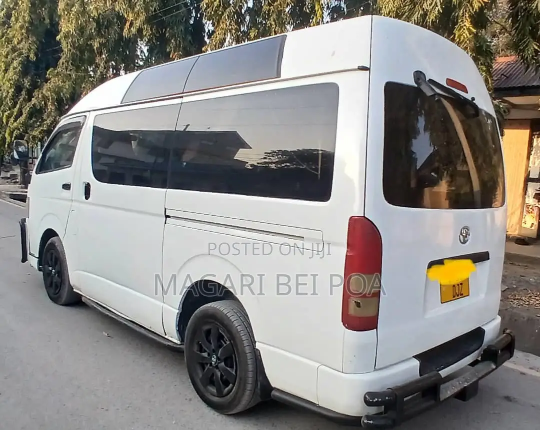Toyota Quantum 2003 White