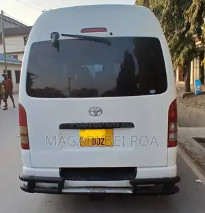 Toyota Quantum 2003 White