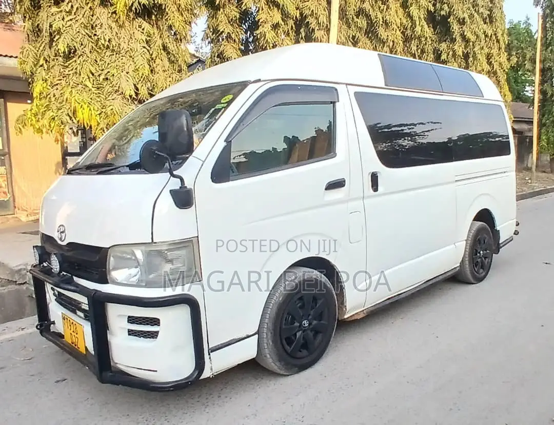 Toyota Quantum 2003 White