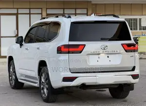 Toyota Land Cruiser 2023 White