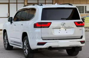 Toyota Land Cruiser 2023 White