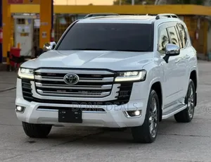 Toyota Land Cruiser 2023 White