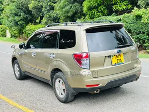 Subaru Forester 2010 Gold