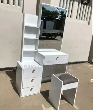 Dressing Table Na Kiti Chake