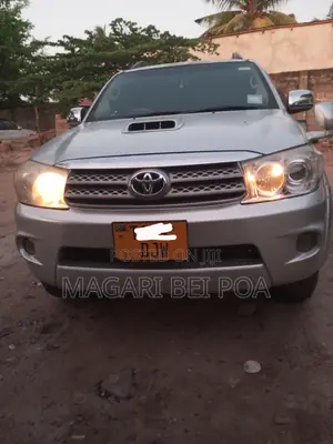 Photo - Toyota Fortuner 2013 Silver