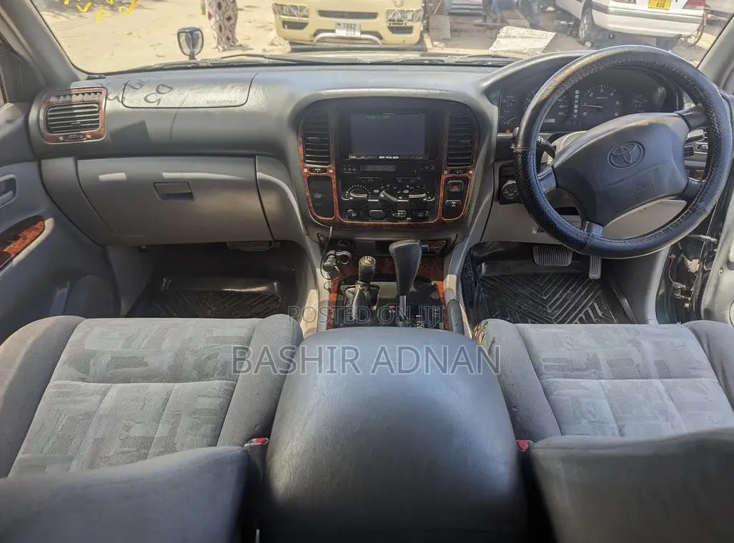 Toyota Land Cruiser 2000 Green