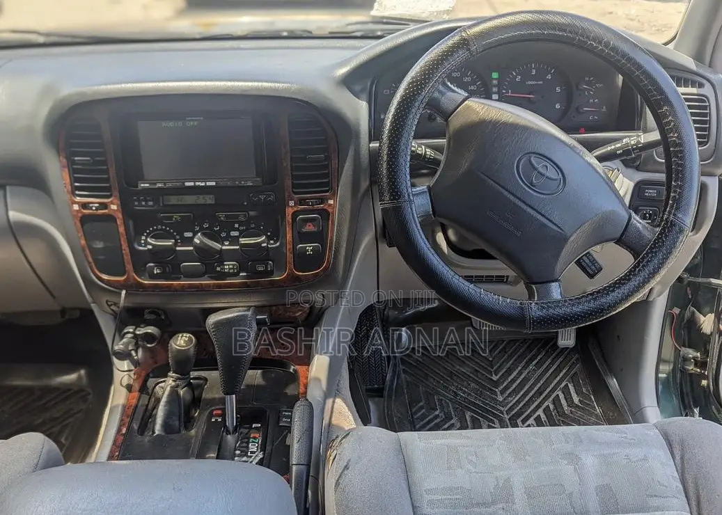 Toyota Land Cruiser 2000 Green