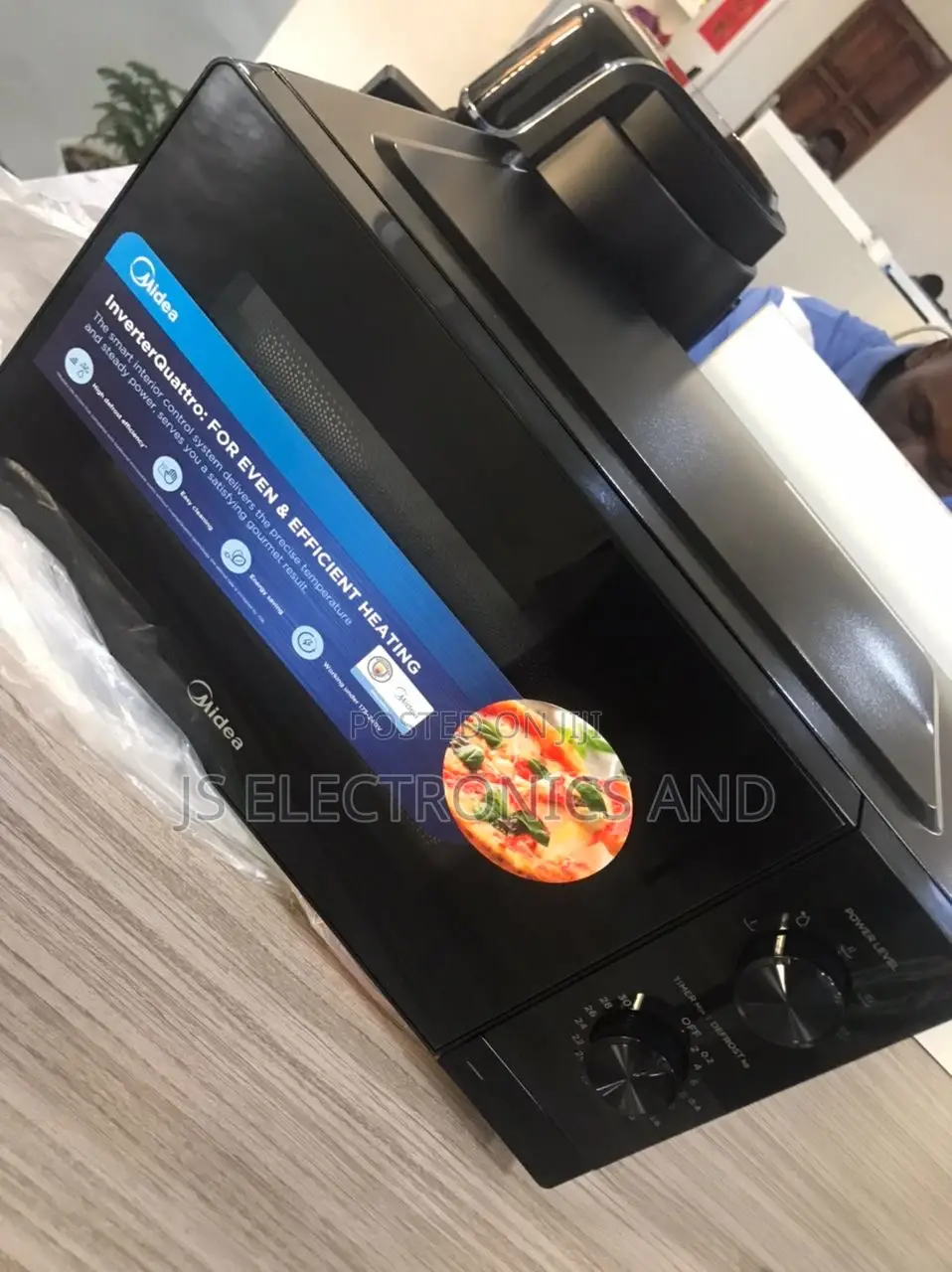 Ofa Ofa Microwave Oven MIDEA 20L INAPASHA Inatumia Umeme