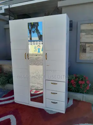 Kabati Mbao Ngumu Mno Milango Mitatu Nyeupe Used Kidogo