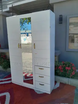 Kabati Mbao Ngumu Mno Milango Mitatu Nyeupe Used Kidogo