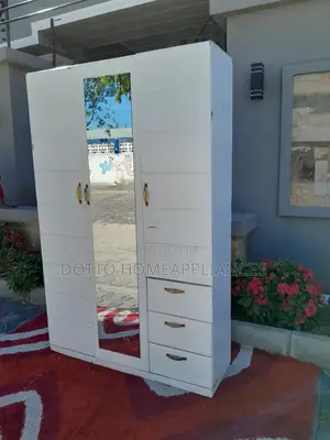 Kabati Mbao Ngumu Mno Milango Mitatu Nyeupe Used Kidogo
