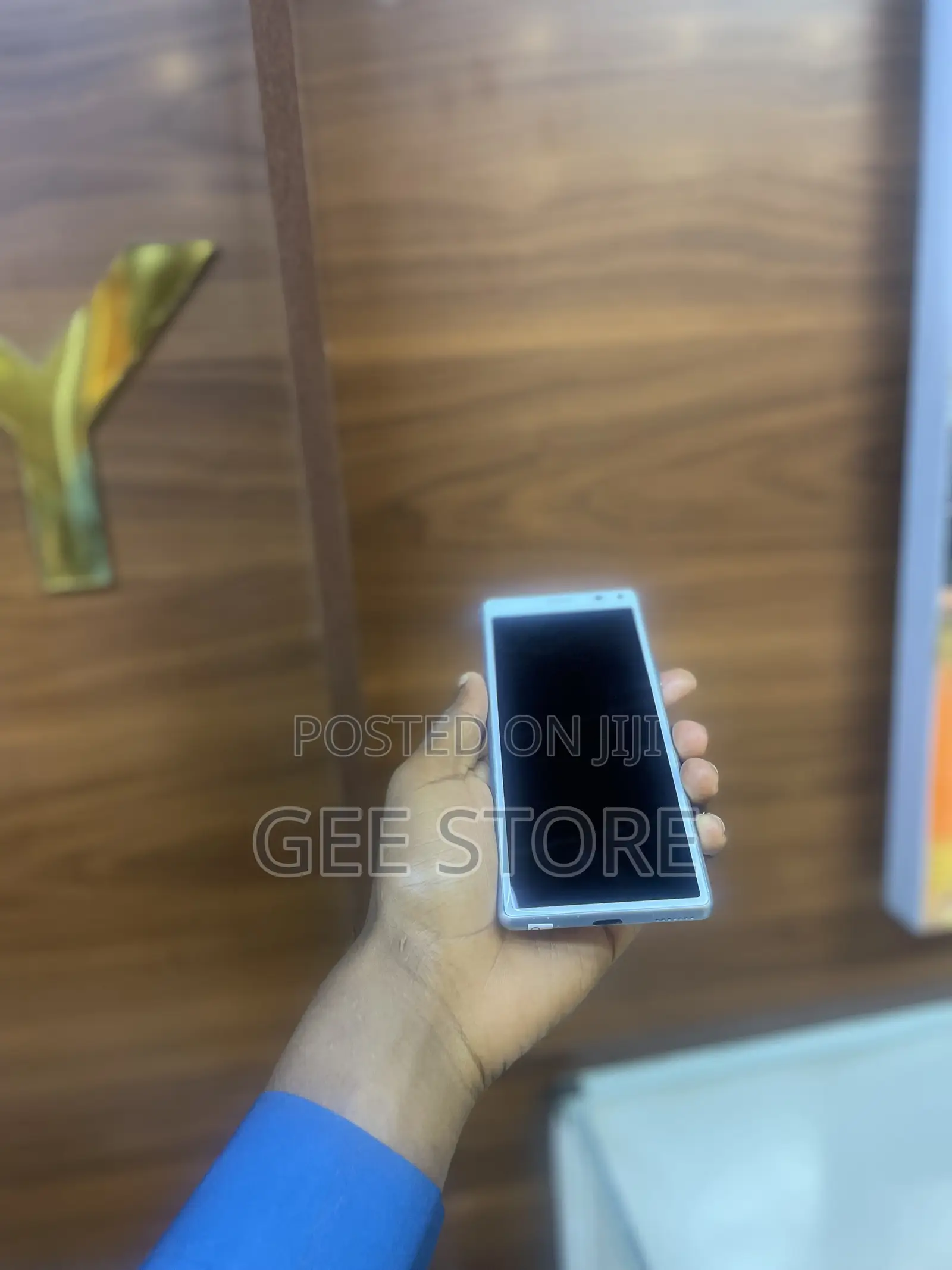 Sony Xperia 8 SOV42 64 GB Gray