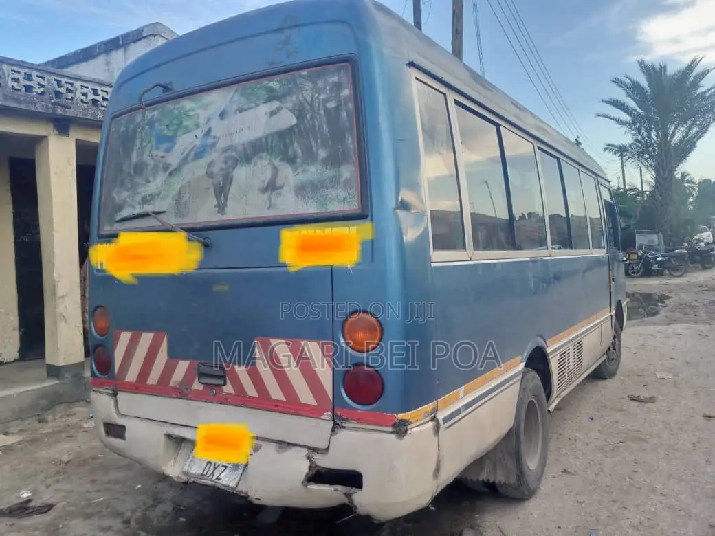 Mitsubishi Fuso Rosa 2004 Blue