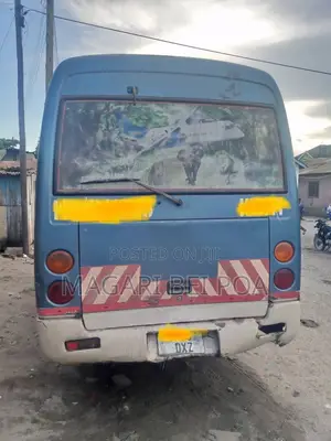 Mitsubishi Fuso Rosa 2004 Blue