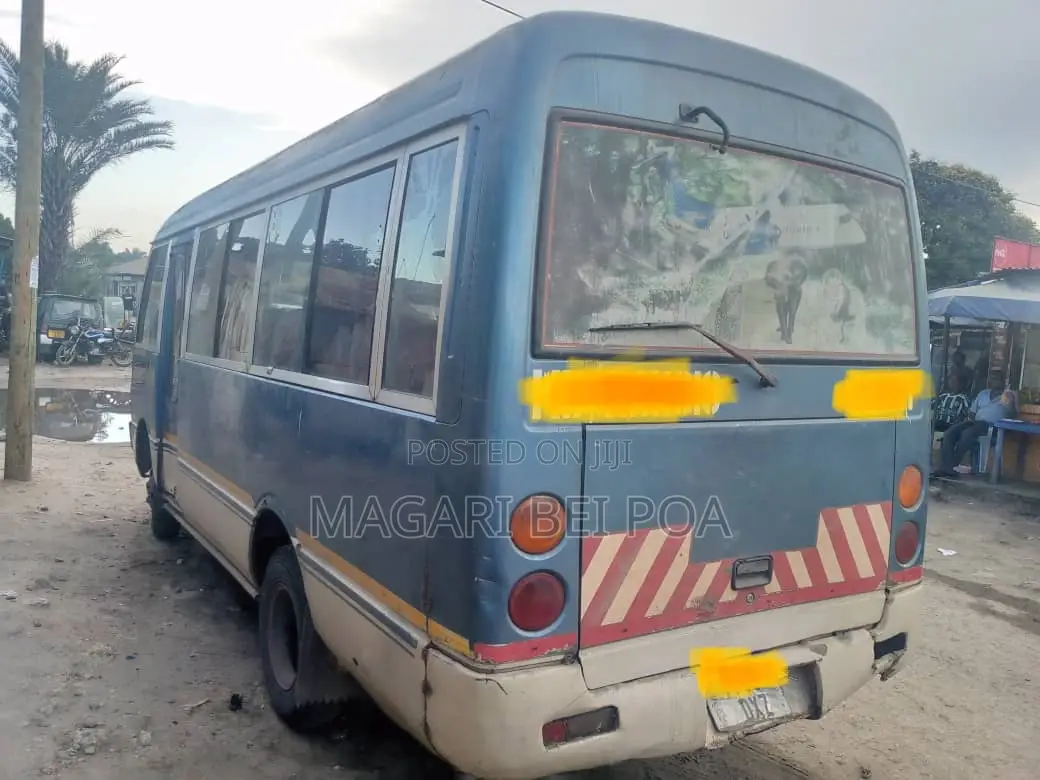 Mitsubishi Fuso Rosa 2004 Blue