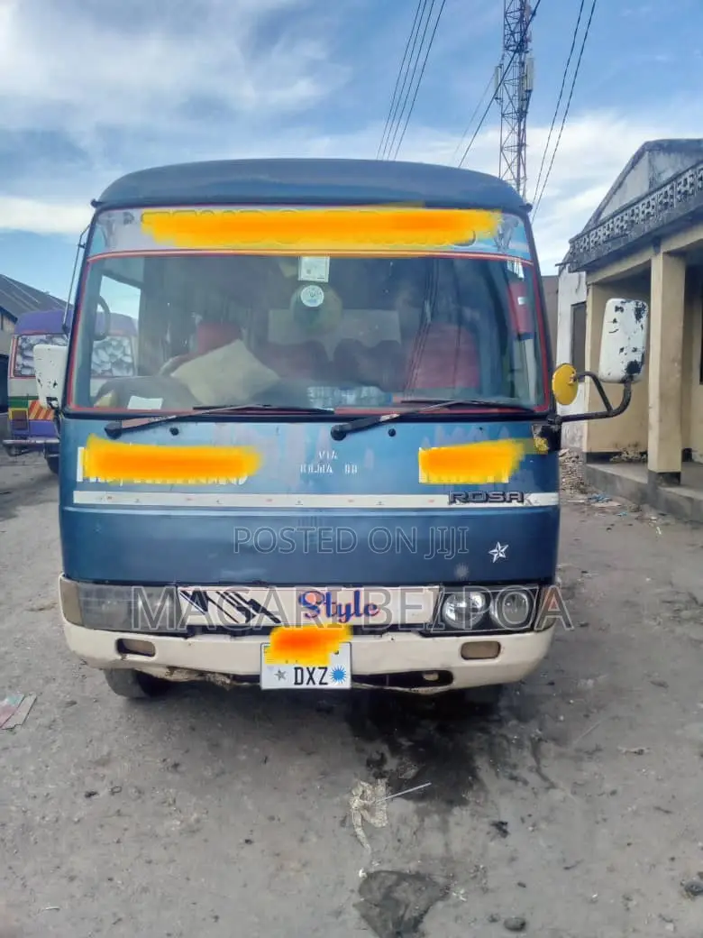 Mitsubishi Fuso Rosa 2004 Blue