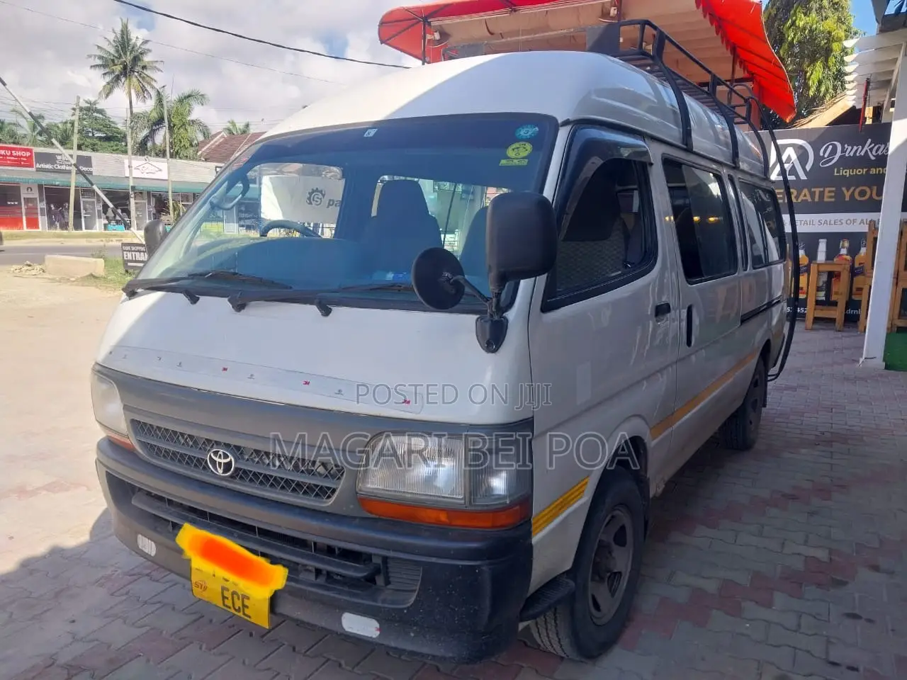 Toyota HiAce 2005 White