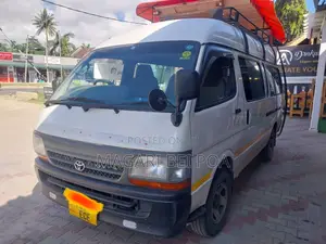 Toyota HiAce 2005 White