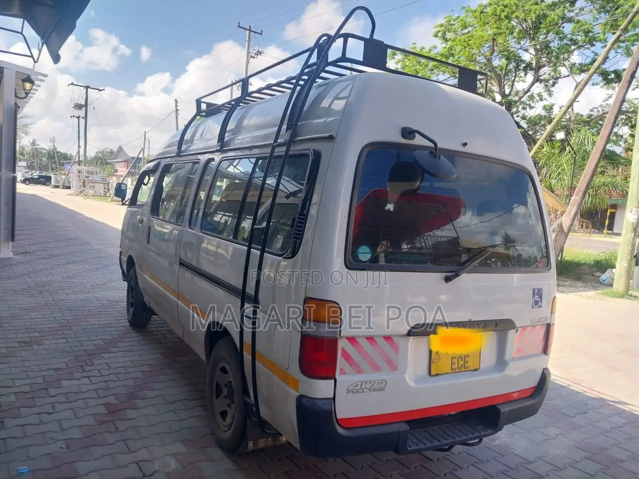 Toyota HiAce 2005 White