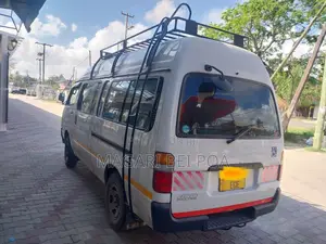 Toyota HiAce 2005 White