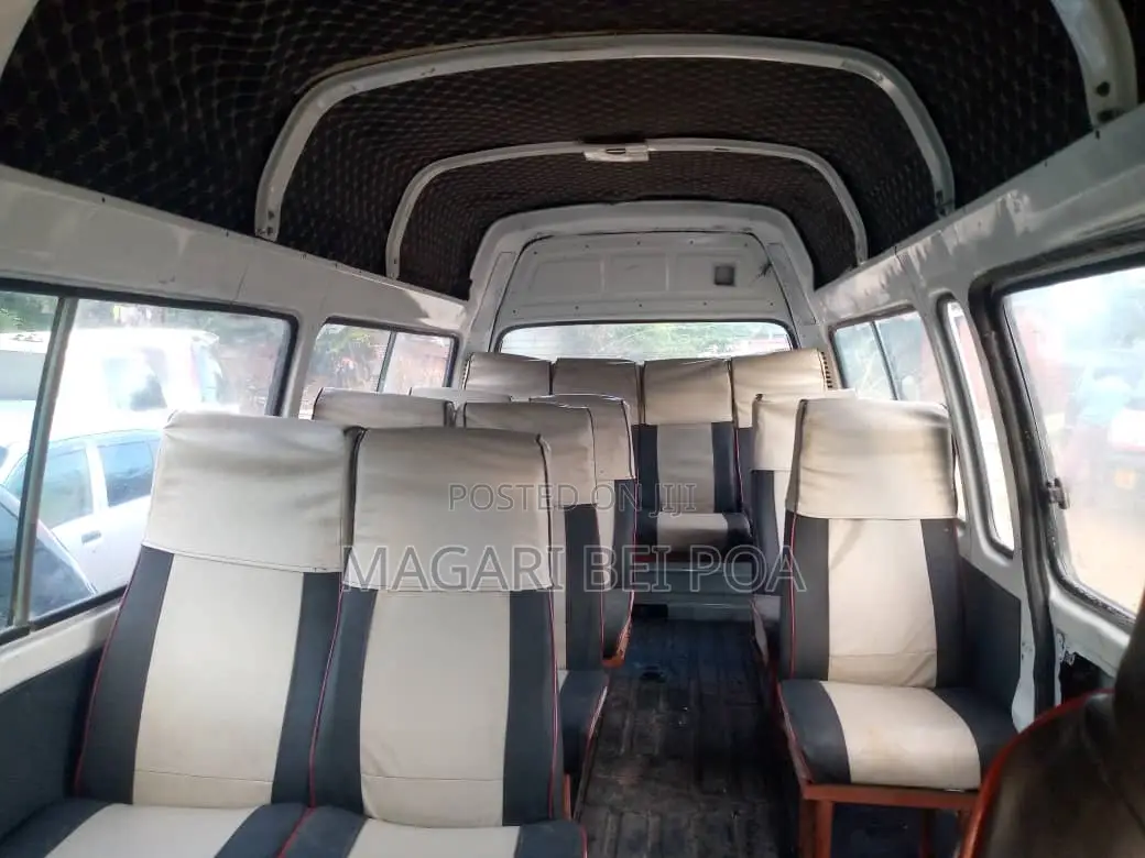 Toyota HiAce 2002 White