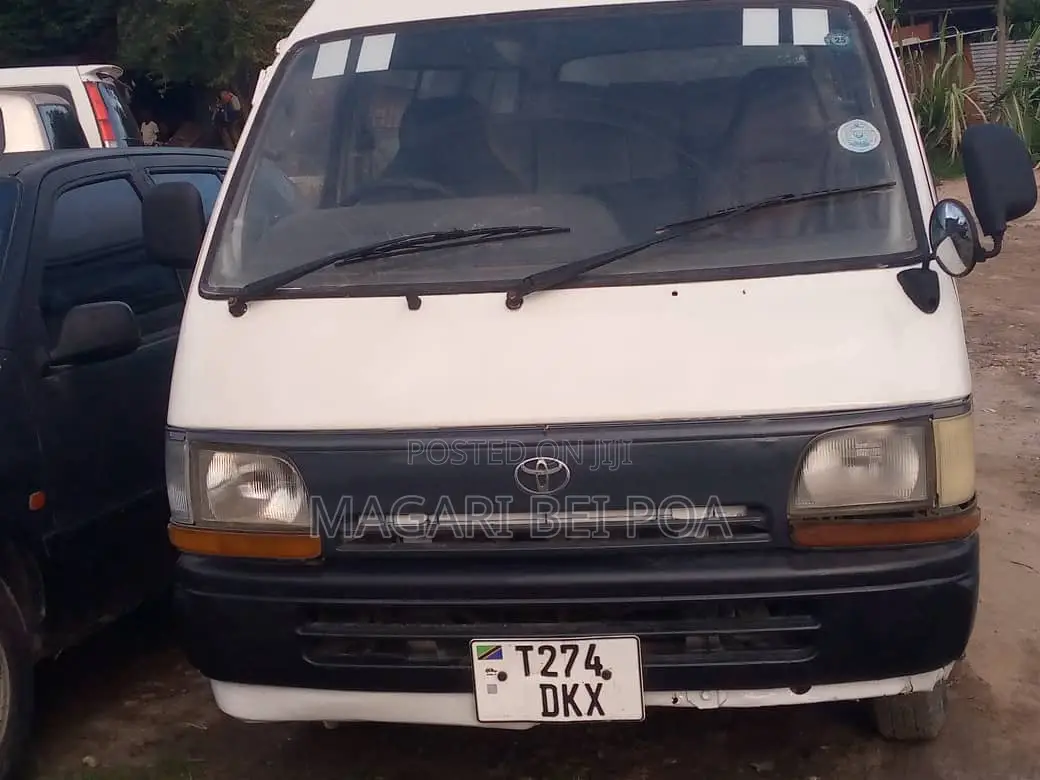 Toyota HiAce 2002 White