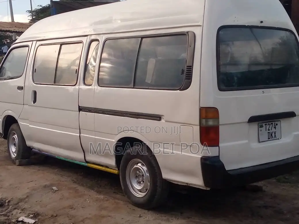 Toyota HiAce 2002 White