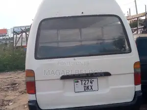 Toyota HiAce 2002 White