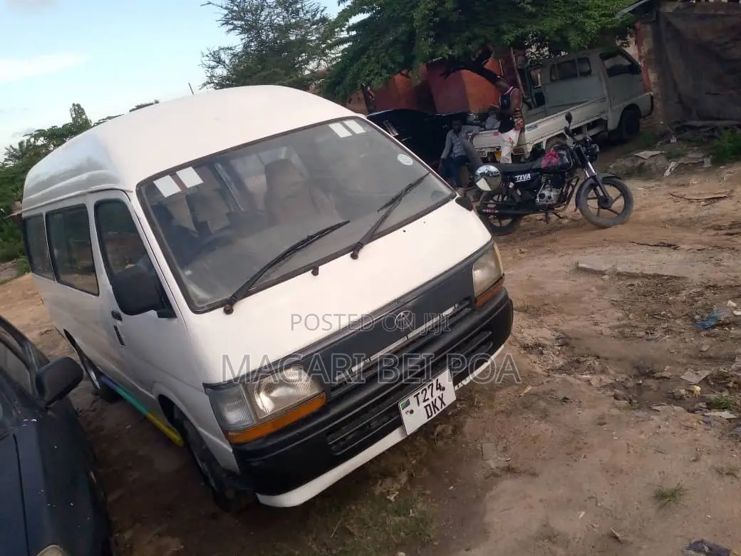 Toyota HiAce 2002 White